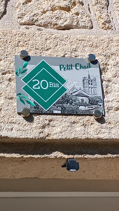 Meuble De Tourisme Petit Chail Saint Savinien Exterior foto