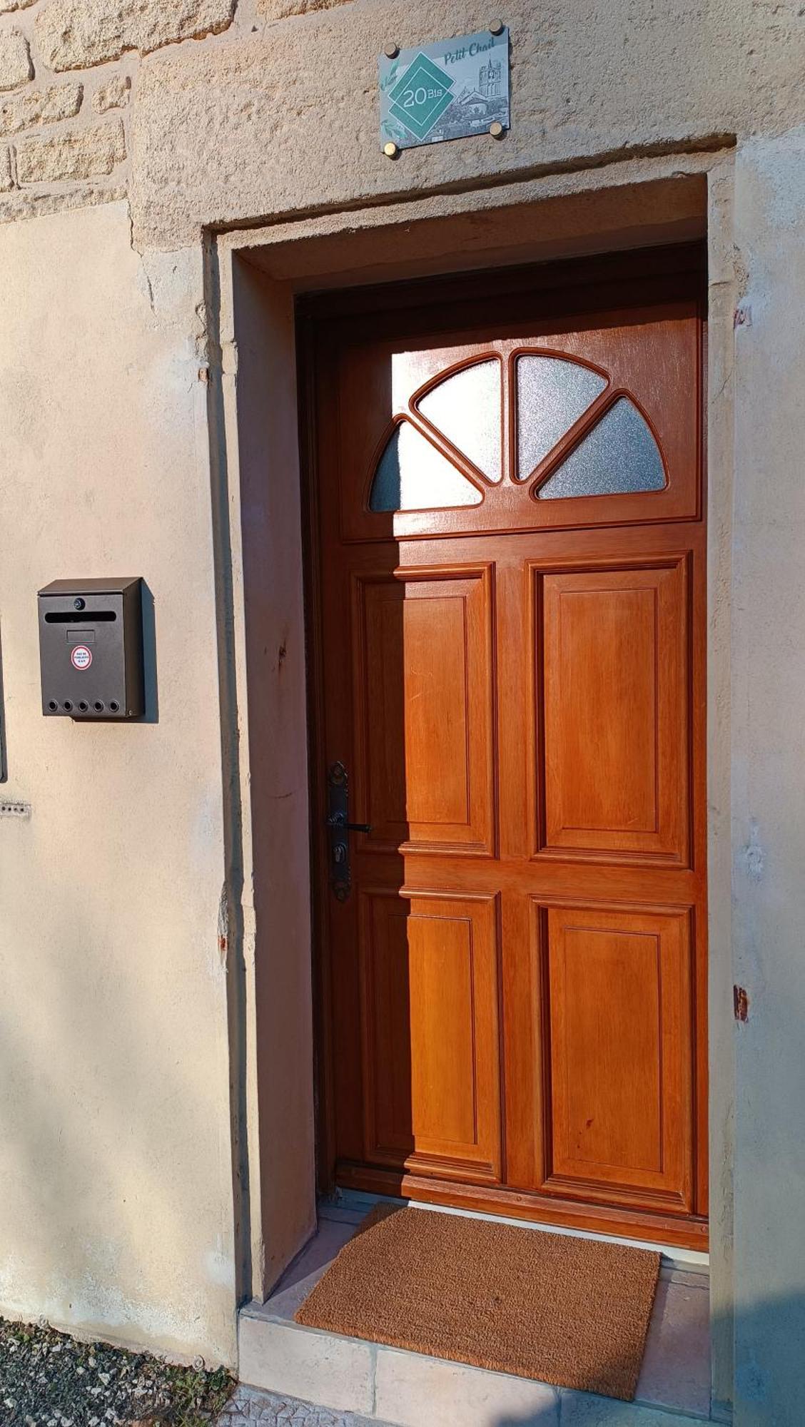 Meuble De Tourisme Petit Chail Saint Savinien Exterior foto